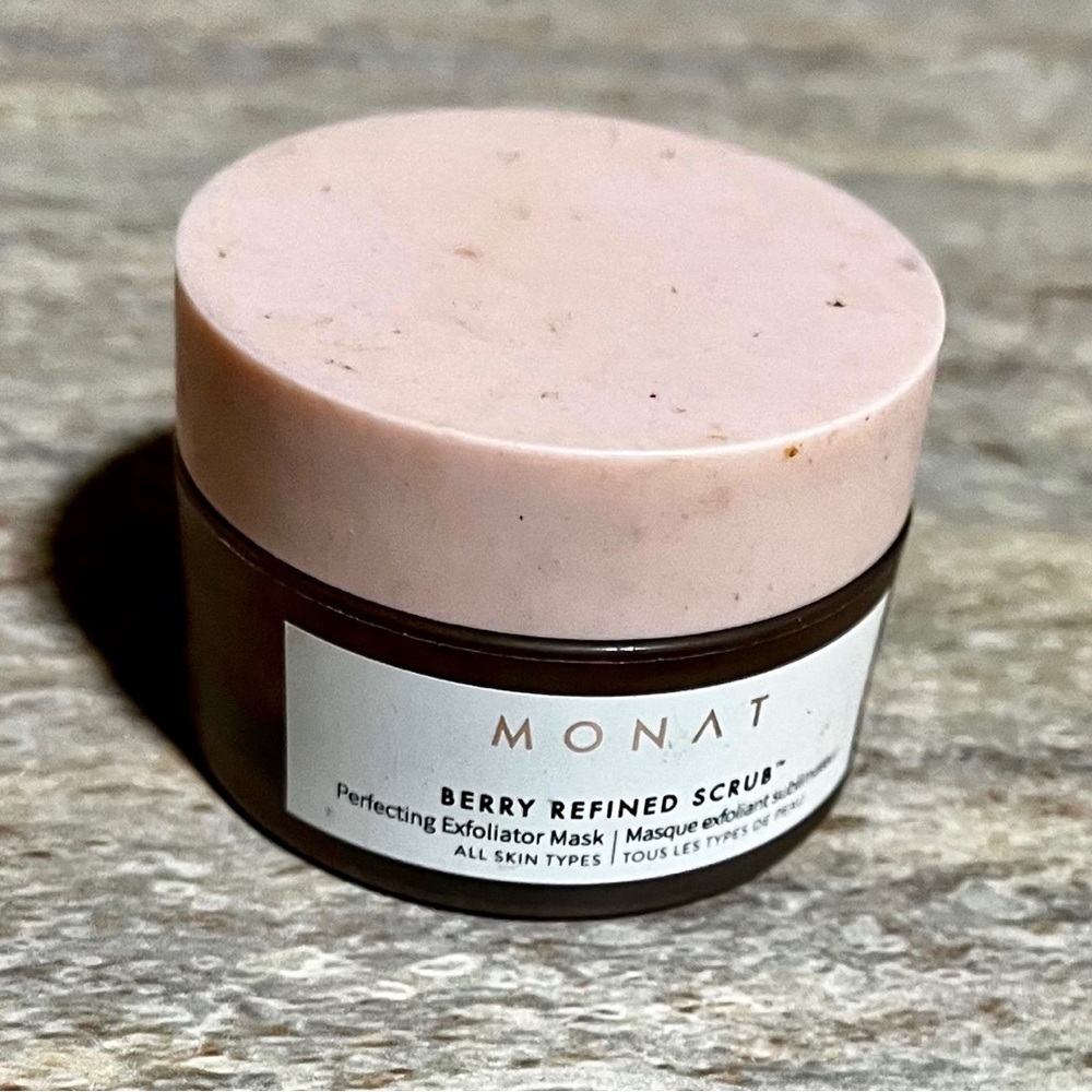 Monat Berry Refined Scrub - Perfectly Exfoliating Mask